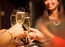 お金持ちはなぜパーティーが大好きなのか