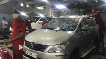 インドのトヨタ店が あえて2回洗車 するワケ 関税率130 のレクサスを売る方法 President Online プレジデントオンライン インドのトヨタ店が あえて2回洗車 するワケ 関税率130 のレクサスを売る方法 President Online プレジデントオンライン
