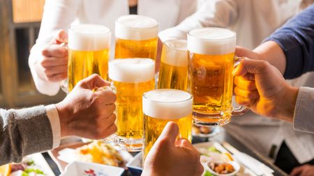 世界で飲み放題が禁止されても 日本では生き残る 経営コンサルタントが予想するワケ なくなると幹事が大変すぎる President Online プレジデントオンライン