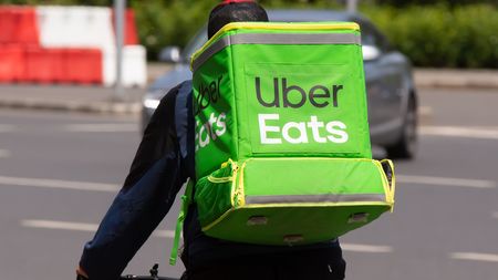 実質時給286円も実在｣急増するUber EATS配達員はワーキングプアか 東京 