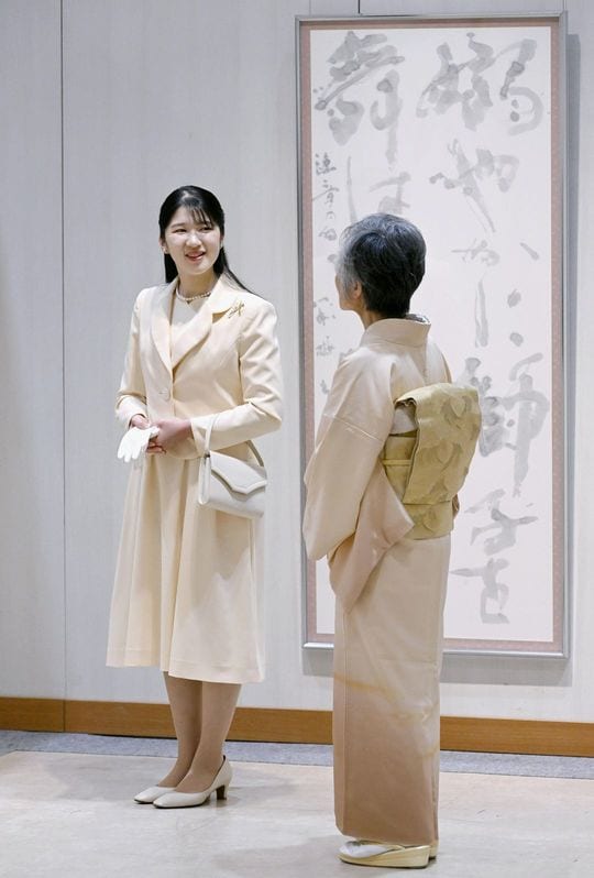 第57回現代女流書展を鑑賞される愛子さま＝2026年3月2日午前、東京都中央区の日本橋高島屋（代表撮影）