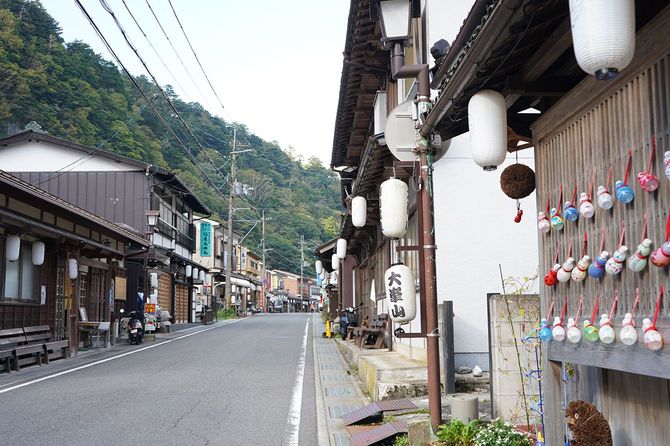 天川村の洞川温泉街。