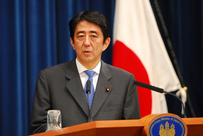 辞任会見をする安倍晋三首相（2007年9月12日午後、東京・首相官邸）