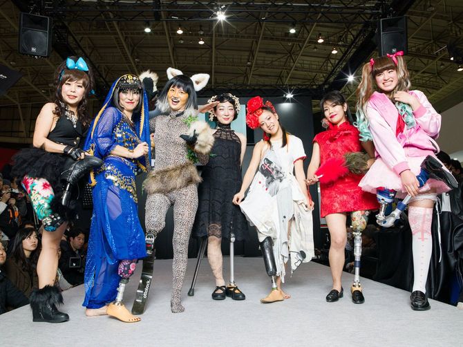 義足女性にスポットライトを当てた「切断ヴィーナスショー」