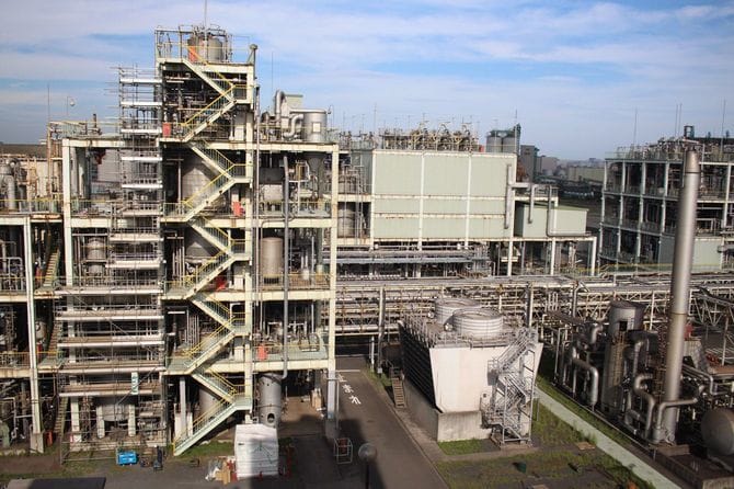 ペットボトルの｢水平リサイクル」を実現する、ペットリファインテクノロジー社のリサイクル工場。