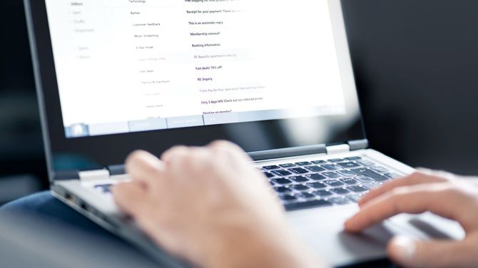 ノートパソコンでメール受信トレイのチェック