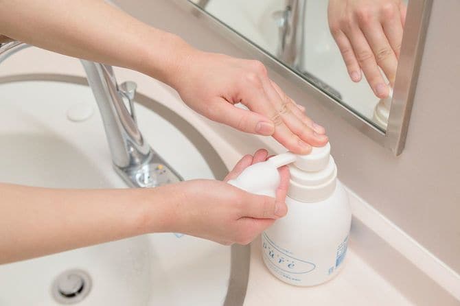 石鹸を適量出す