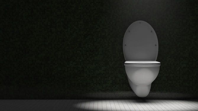 スポットライトが当たる便器