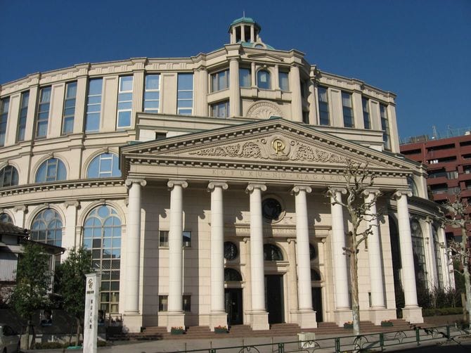 幸福の科学東京正心館（写真＝ハピペディア／CC-BY-SA-3.0／Wikimedia Commons）