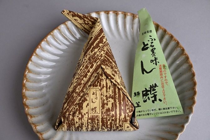 ふる里の味にふさわしい、昔ながらの包装紙