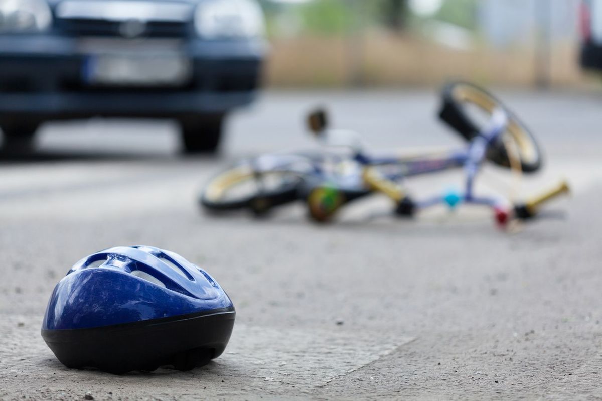 乗用車と自転車の接触事故