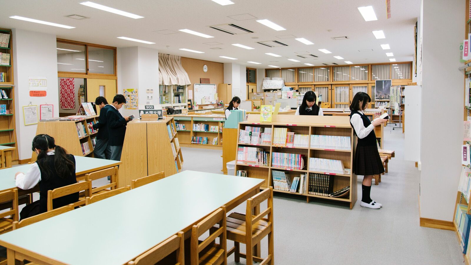 図書室に｢古い百科事典｣があったらアウト…藤原和博が教える"良い学校"を見分ける3つのポイント 見学の際に必ず訪れるべき3つの場所