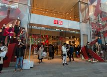 日本人がユニクロの1割値上げに怒るワケ