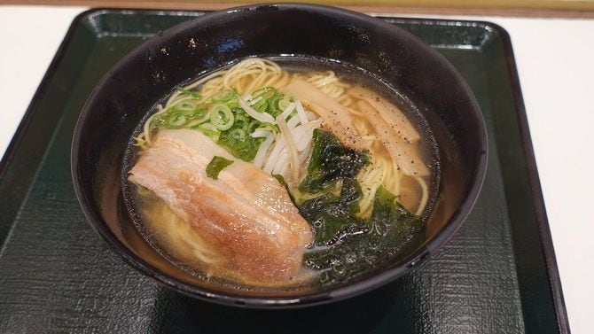 スナックパーク内「うまかラーメン」390円