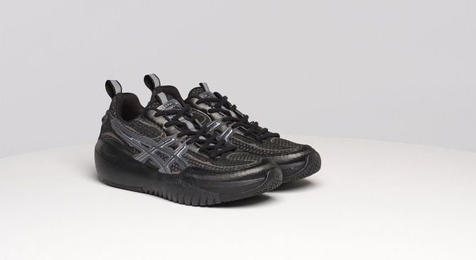 2024年に欧州で発売された「NEOCURVE™（ネオカーブ）」。廃棄予定だったデッドストックや不良品のシューズから作られた原料が製造に使用されている。