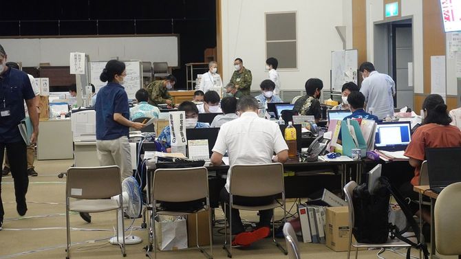 沖縄県のコロナ対策の中枢・総括情報部＝2020年8月