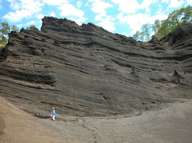 富士山の東で大量に降り積もった火山灰。