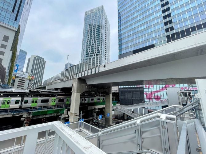 首都高の向こうに見えるのが「シブヤサクラステージ」
