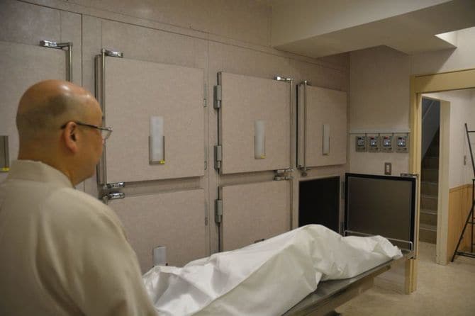 壁面収蔵型の遺体安置施設
