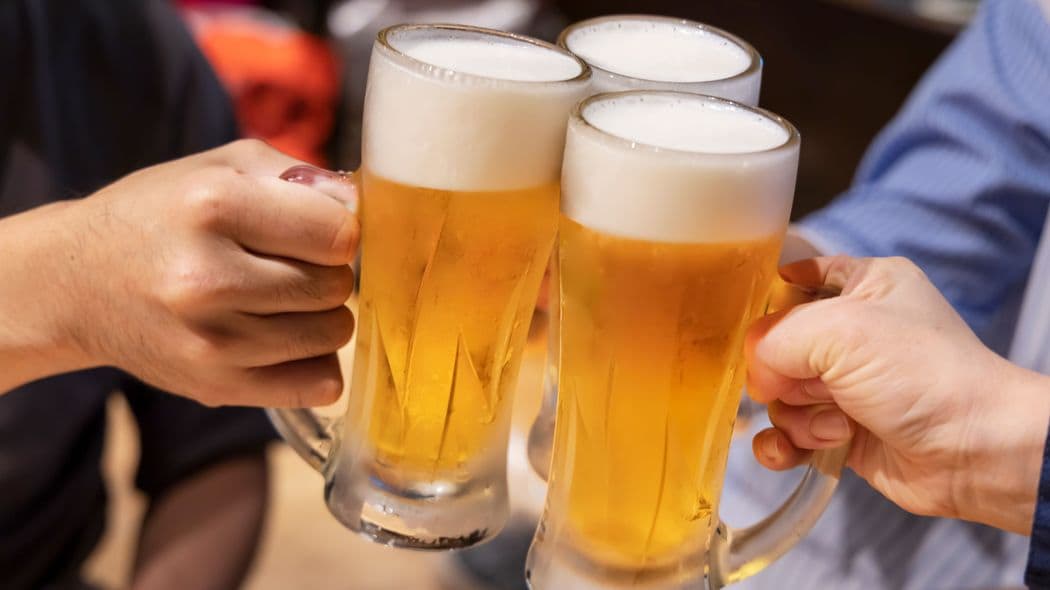 ｢あれ､ウチのビールは置いてないのか…｣誘いを受けた会食でビール会社社員が平然と飲み続けたドリンクの名 幹事役に必須の気遣いと段取り