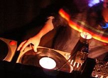 風俗営業　－クラブで「踊り明かす」のは違法か合法か