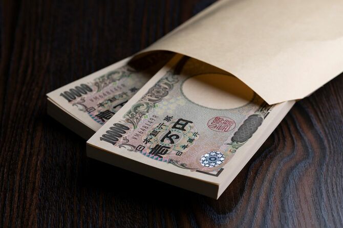 茶封筒に入ったピン札の200万円