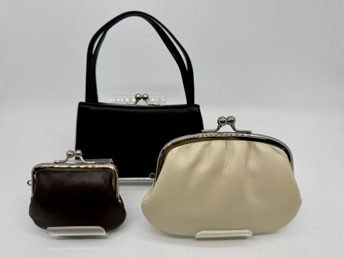 コルバが製造するがま口財布