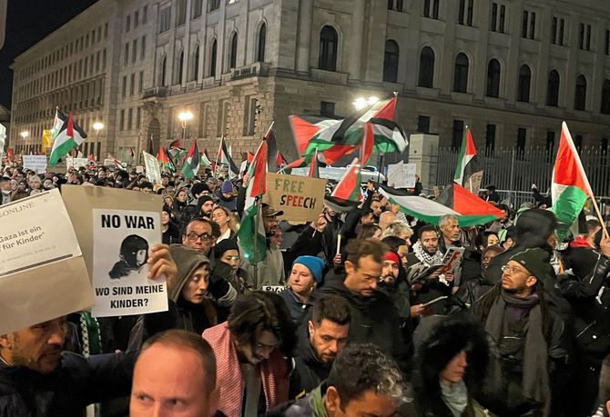 ドイツ・ベルリンで行われた親パレスチナデモ=2023年11月4日
