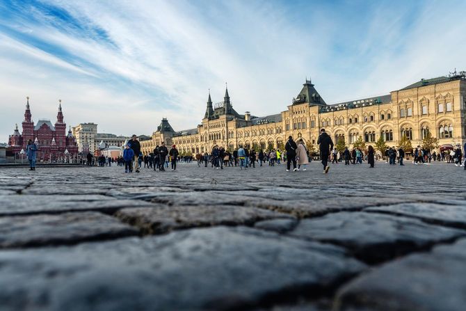 2021年11月4日、グム百貨店が見えるモスクワの赤の広場