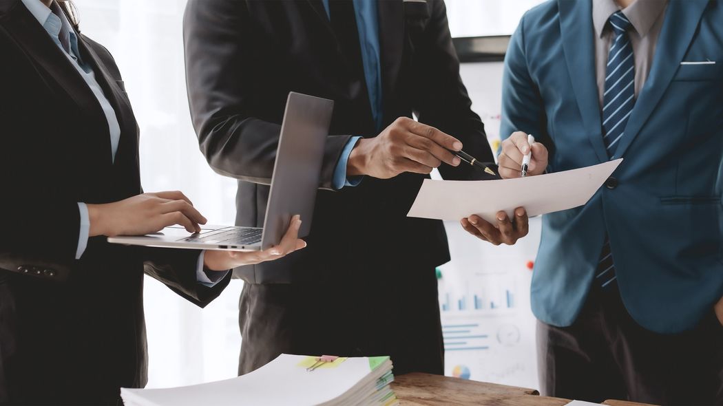 社長の訓示よりも断然効果的…プルデンシャルが週2回のMTG前に流す"やる気を引き出すメッセージ" テンションとモチベーションを高めるMTG前の仕掛け