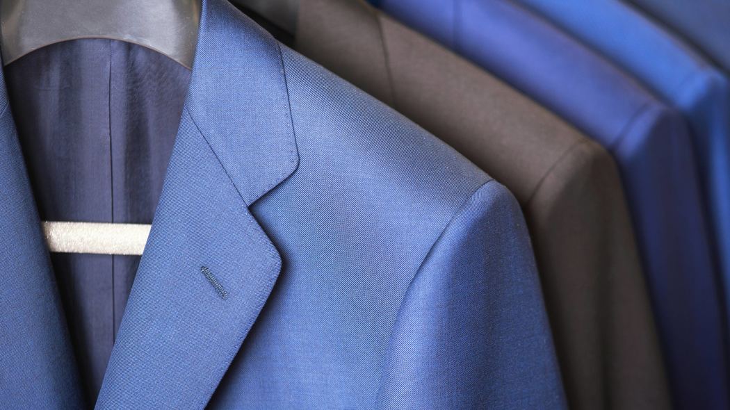 ｢黒や紺ばかり着ている人｣が野暮ったく見える理由 通勤服で｢最強の色｣はなにか