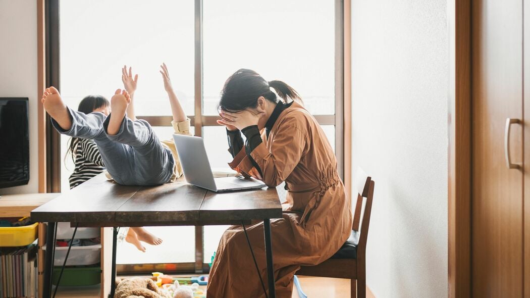 誰もあなたのことなど見ていない…育児を頑張りすぎる｢へとへとママ｣に｢手抜き子育てのプロ｣が伝えたいこと 自分は｢道端のうんこ｣と一緒だと思う