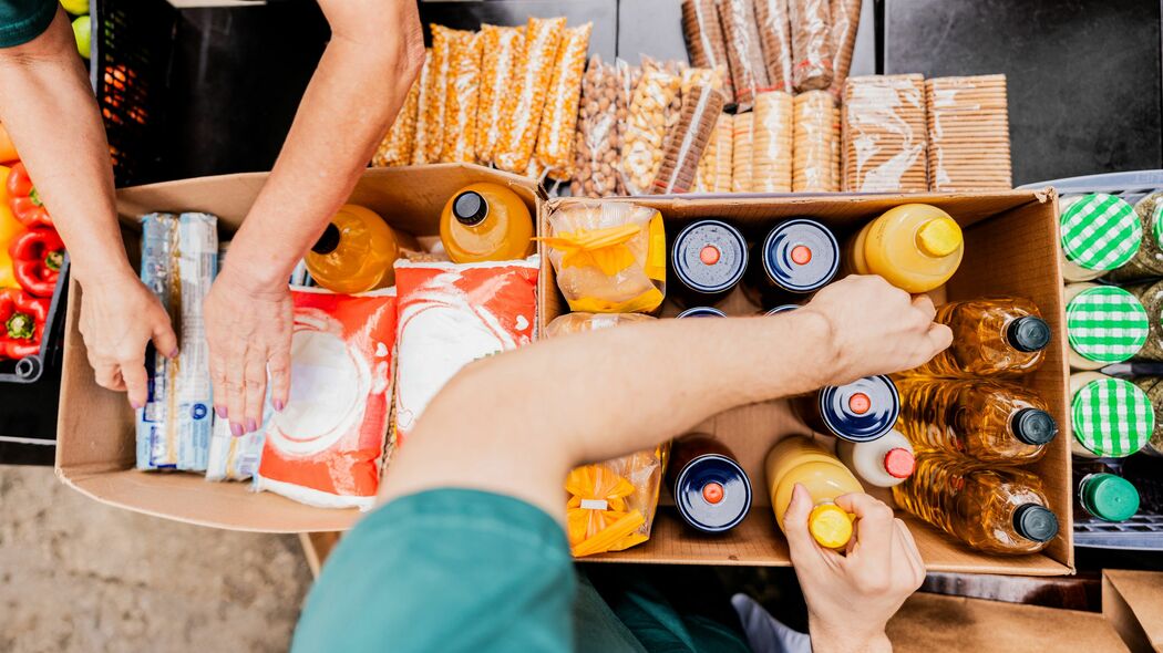 生活が｢苦しい｣約6割　静かに広がる"見えない貧困"　家も仕事もあるけど､都庁下の食料配布に