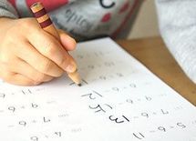 夏休み「学童保育」＆「学習塾夏期講習」の料金と時間