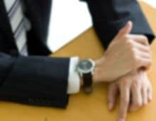 <strong>経済学者 水指丈夫</strong>●東大経済学部卒業、同大学院修了。某大学で教鞭を執る傍ら、政府系シンクタンク研究員などを務める。