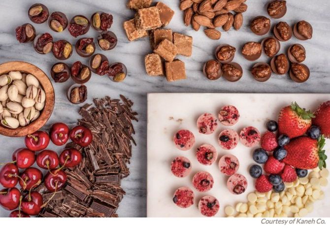 ピスタチオ、アーモンド、チェリーなどの食材