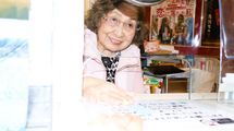 正月も休まず､"テケツ"に座り続けて半世紀…94歳･映画館長が人生でただ一度｢やめたい｣と思った日