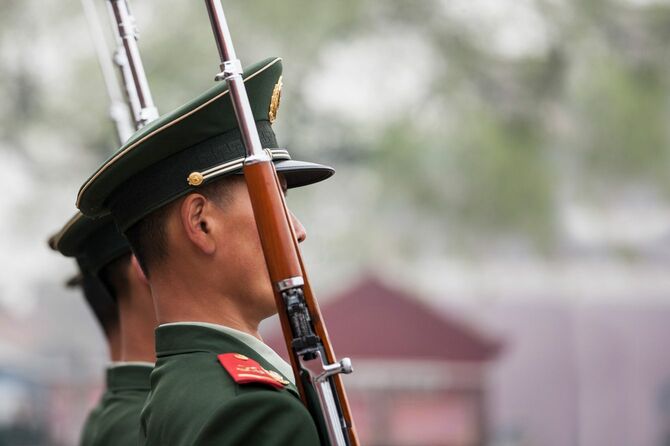 紫禁城を行進する中国兵（北京）