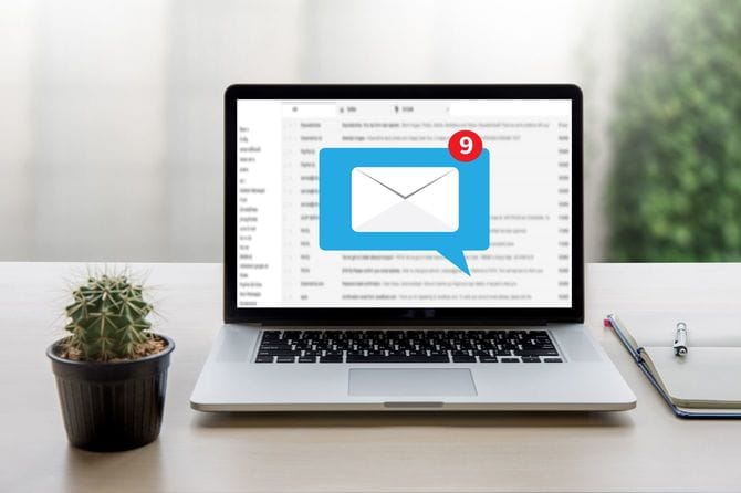 メーラーに新着メールが9件あることを知らせるアイコンが拡大表示されている