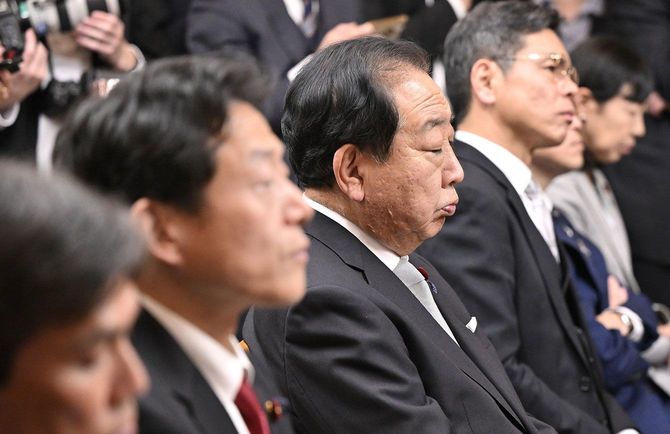 中道改革連合の議員総会に臨む野田佳彦氏=2026年2月18日、国会