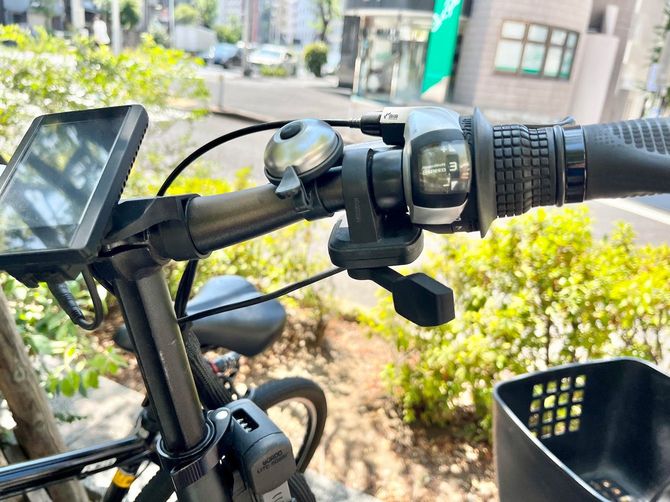 違法フル電動自転車のレバー型スロットル