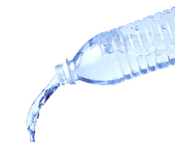 ペットボトルの水