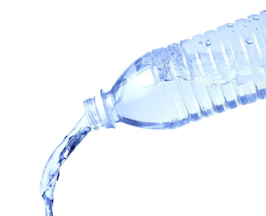 ペットボトルの水
