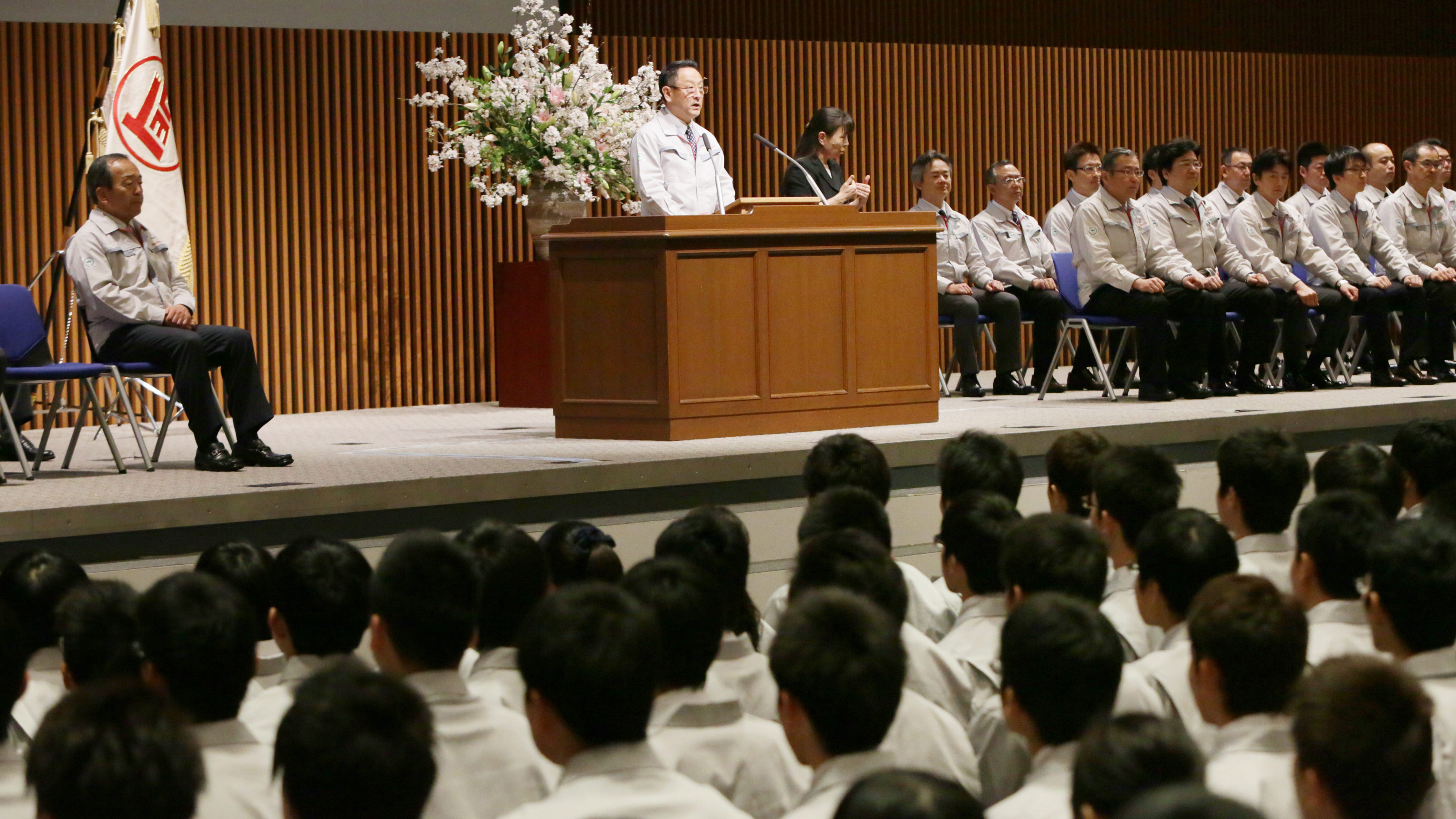 豊田 章 男 自宅 トヨタ自動車 豊田章男 創業家の苦悩 泣き虫社長の10年戦争 Amp Petmd Com