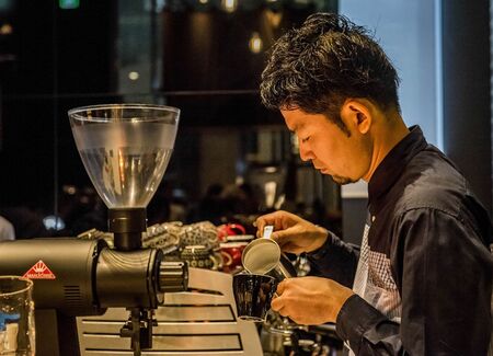 1杯1万円コーヒーを普通の人が飲むワケ いいものを安く より 適正価格 へ President Online プレジデントオンライン