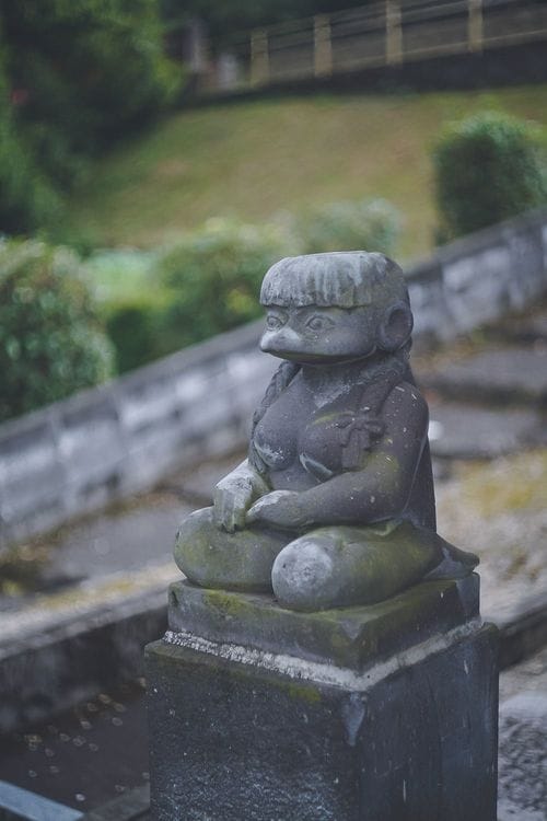 妖怪カッパの石像