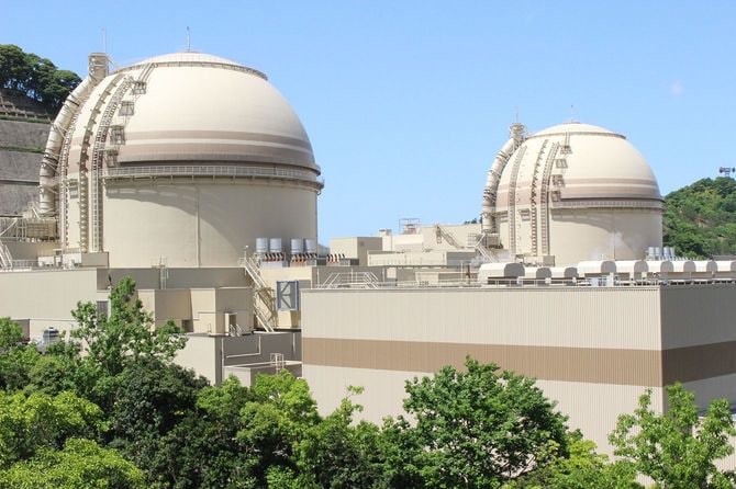 関西電力大飯原発3号機（右）と4号機