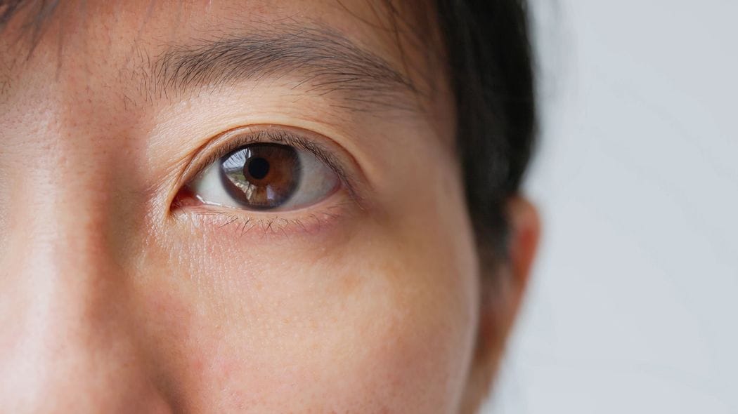 だから医師は必ず患者の下まぶたを下げて｢目｣を診る…白目やまぶたの裏に現れる｢重大な病気｣のサイン