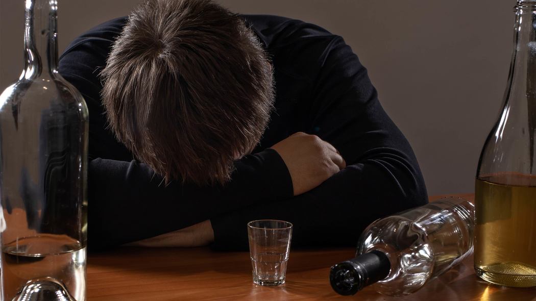 ｢断酒｣では7割が失敗する…筑波大学附属病院の｢飲んでもいい外来｣に依存症患者が集まっているワケ 診療も精神科￫内科にしてハードルを下げる