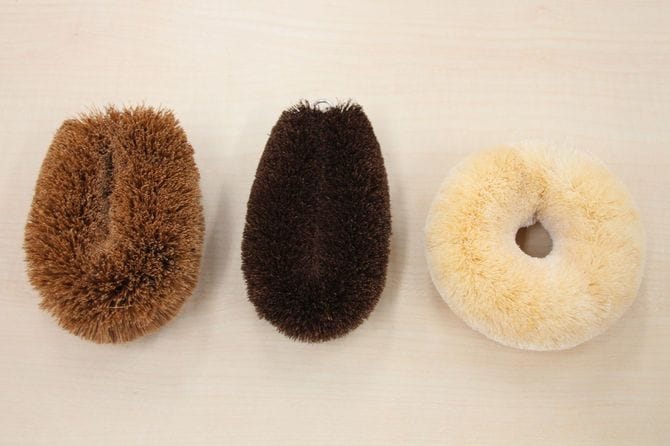 左からパーム、シュロ、サイザル麻。見た目も手ざわりも異なる